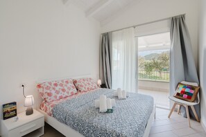 1 dormitori, planxa i posts de planxar, wifi i roba de llit 