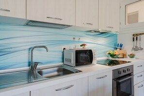 Frigorífic, microones, forn i placa de cuina 