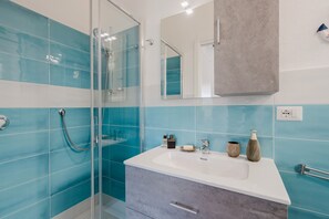 Shower, hair dryer, towels - Casa Lidia, with Shared Pool, Private Parking and Garden; Bouganville Residence in Viddalba (Viddalba)