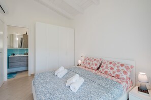 1 bedroom, iron/ironing board, WiFi, bed sheets - Casa Lidia, with Shared Pool, Private Parking and Garden; Bouganville Residence in Viddalba (Viddalba)