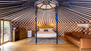 1 bedroom, desk, WiFi, bed sheets