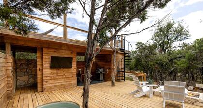 Peaceful Romantic Yurt with Hot Tub in Wimberley, Texas