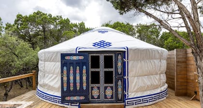 Peaceful Romantic Yurt with Hot Tub in Wimberley, Texas