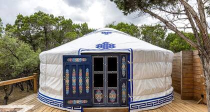 Peaceful Romantic Yurt with Hot Tub in Wimberley, Texas