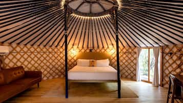 1 bedroom, desk, WiFi, bed sheets