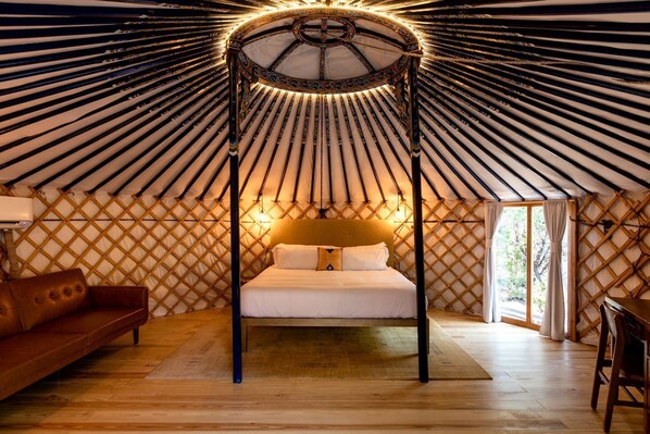 1 bedroom, desk, WiFi, bed sheets