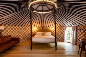 1 bedroom, desk, WiFi, bed sheets