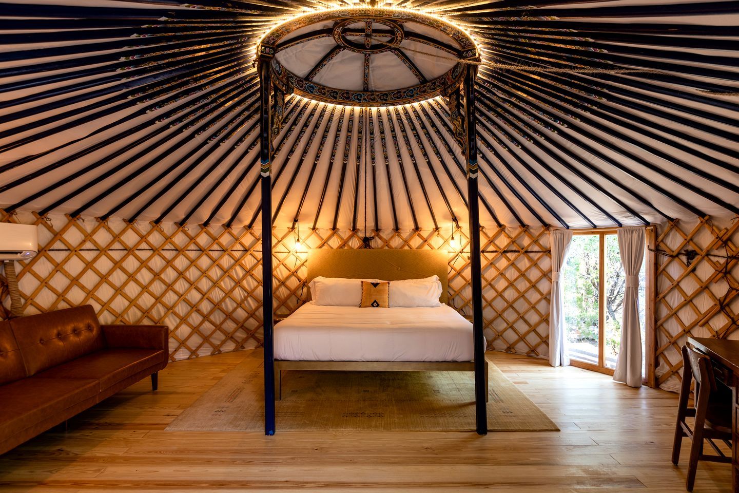 1 bedroom, desk, WiFi, bed sheets