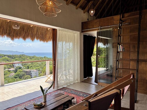 Guest suite VENUS, Boracay, ocean view holiday home with pool