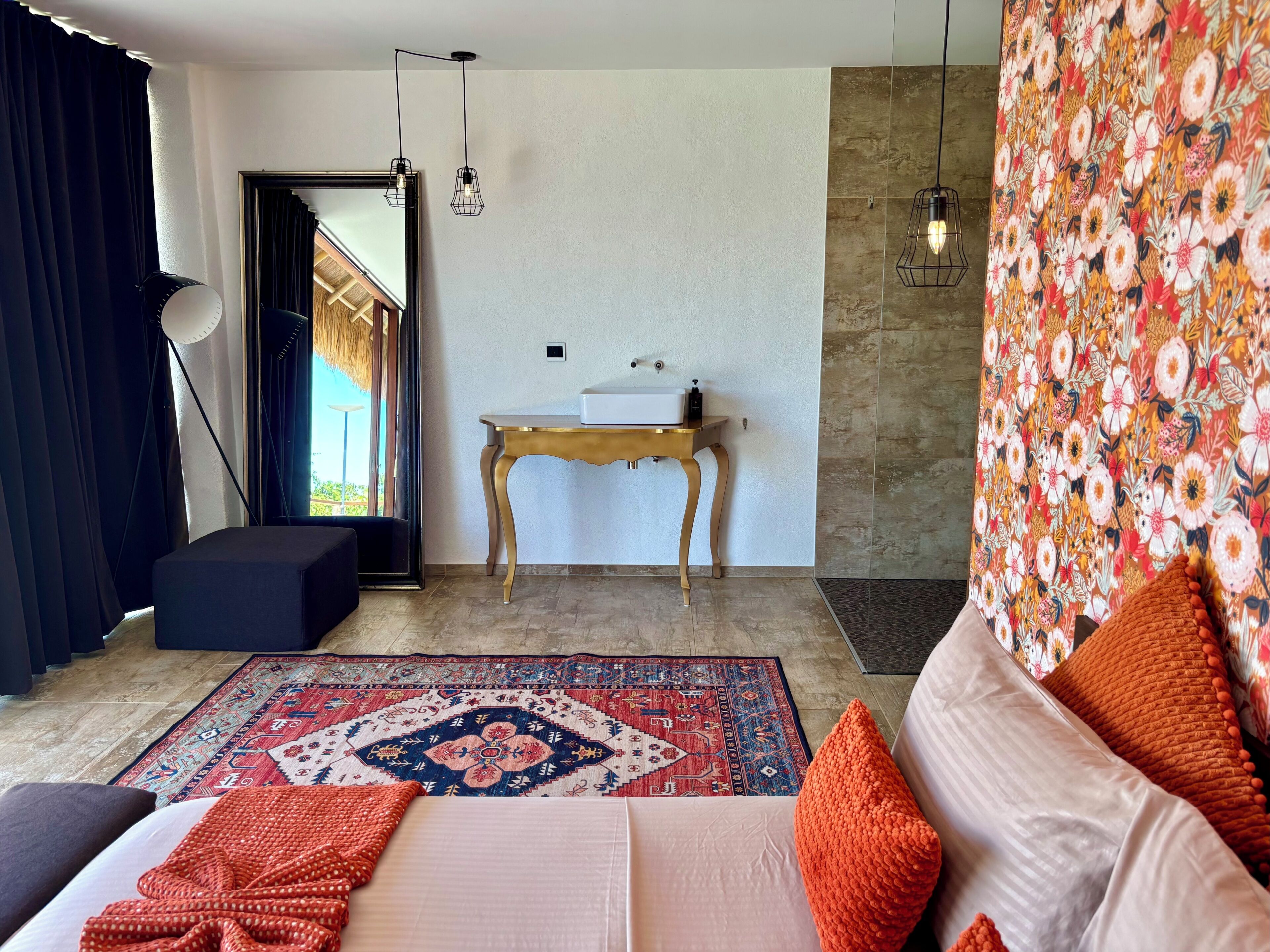 2 bedrooms, in-room safe, iron/ironing board, internet
