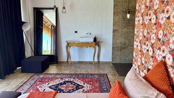 2 bedrooms, in-room safe, iron/ironing board, internet