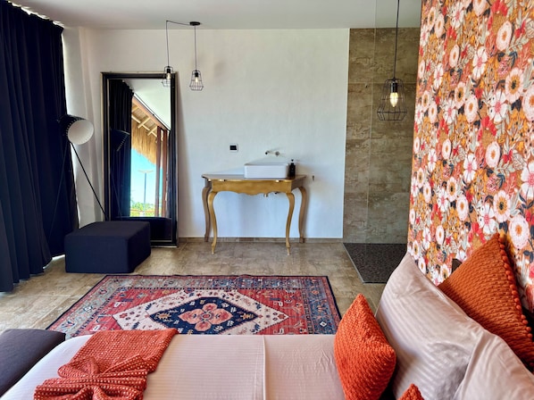 2 bedrooms, in-room safe, iron/ironing board, Internet