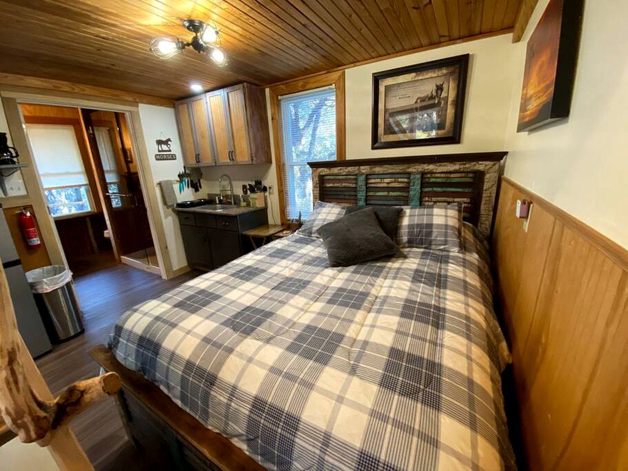 2 bedrooms, bed sheets