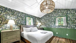 2 Schlafzimmer, Schreibtisch, Bügeleisen/Bügelbrett, WLAN