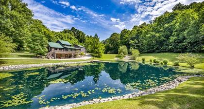 Exquisite Cabin with Amazing Interior and Exterior in Sarahsville, Ohio