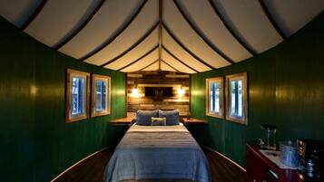 1 bedroom, bed sheets