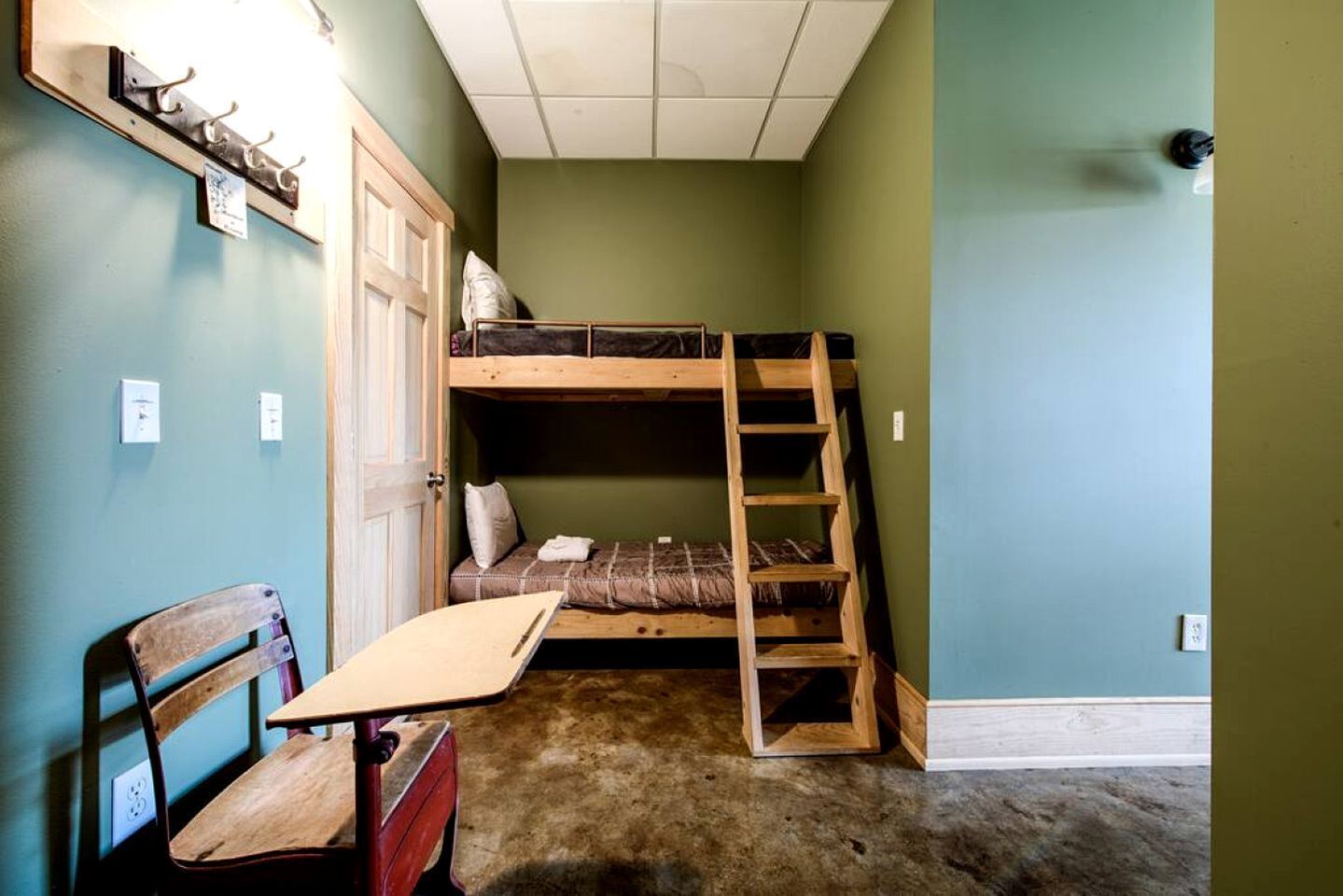 5 habitaciones, tabla de planchar con plancha, cuna de viaje y wifi 