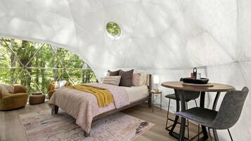1 bedroom, desk, WiFi, bed sheets