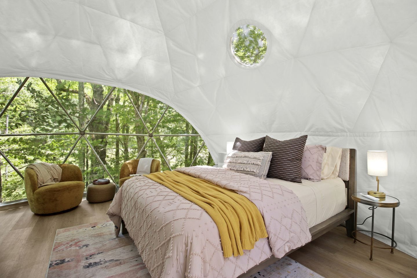 1 bedroom, desk, WiFi, bed sheets