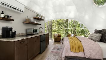 1 bedroom, desk, WiFi, bed sheets