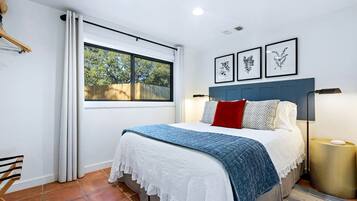 1 bedroom, desk, iron/ironing board, WiFi