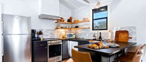 Coffee/tea maker, fridge, microwave, oven