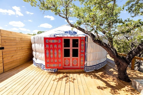 Cozy Yurt with Hot Tub Surrounded by Nature in Dripping Springs, Texas