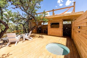 Outdoor dining - Cozy Yurt with Hot Tub Surrounded by Nature in Dripping Springs, Texas (Dripping Springs)