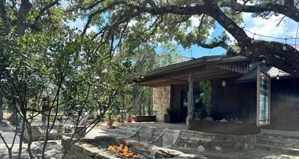 Cozy Yurt with Hot Tub Surrounded by Nature in Dripping Springs, Texas