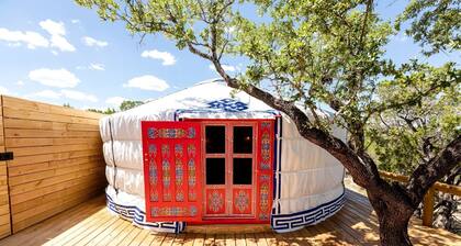 Cozy Yurt with Hot Tub Surrounded by Nature in Dripping Springs, Texas