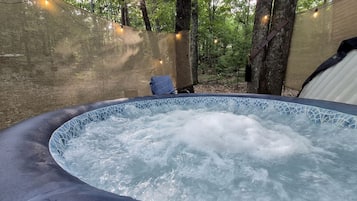 Bañera de hidromasaje al aire libre