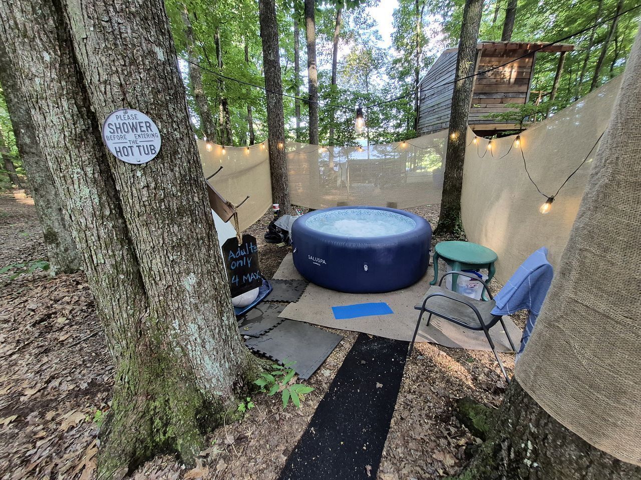 Outdoor spa tub