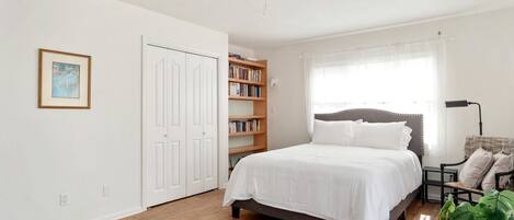 3 bedrooms, desk, iron/ironing board, WiFi