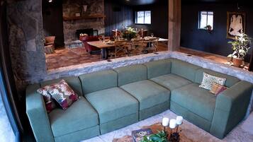 TV, fireplace