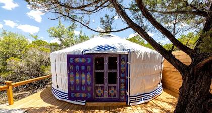 Luxurious Romantic Yurt with Hot Tub in Dripping Springs, Texas