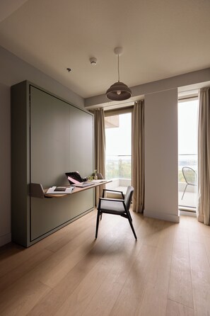 In-room safe, laptop workspace, blackout curtains, soundproofing - Wilde Amsterdam (Amsterdam)