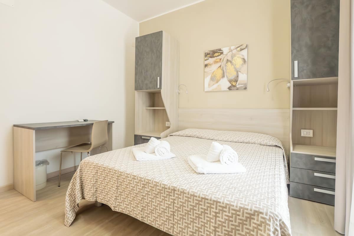 Double Room | In-room safe, laptop workspace, travel crib, free WiFi