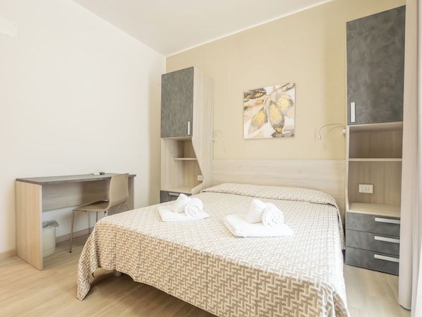 Double Room | In-room safe, laptop workspace, travel crib, free WiFi