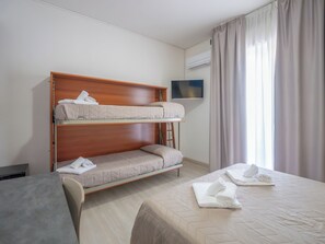 房內夾萬、手提電腦工作空間、可攜式嬰兒床、免費 Wi-Fi