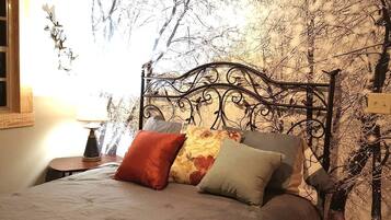 Iron/ironing board, WiFi, bed sheets