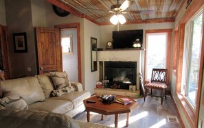TV, fireplace
