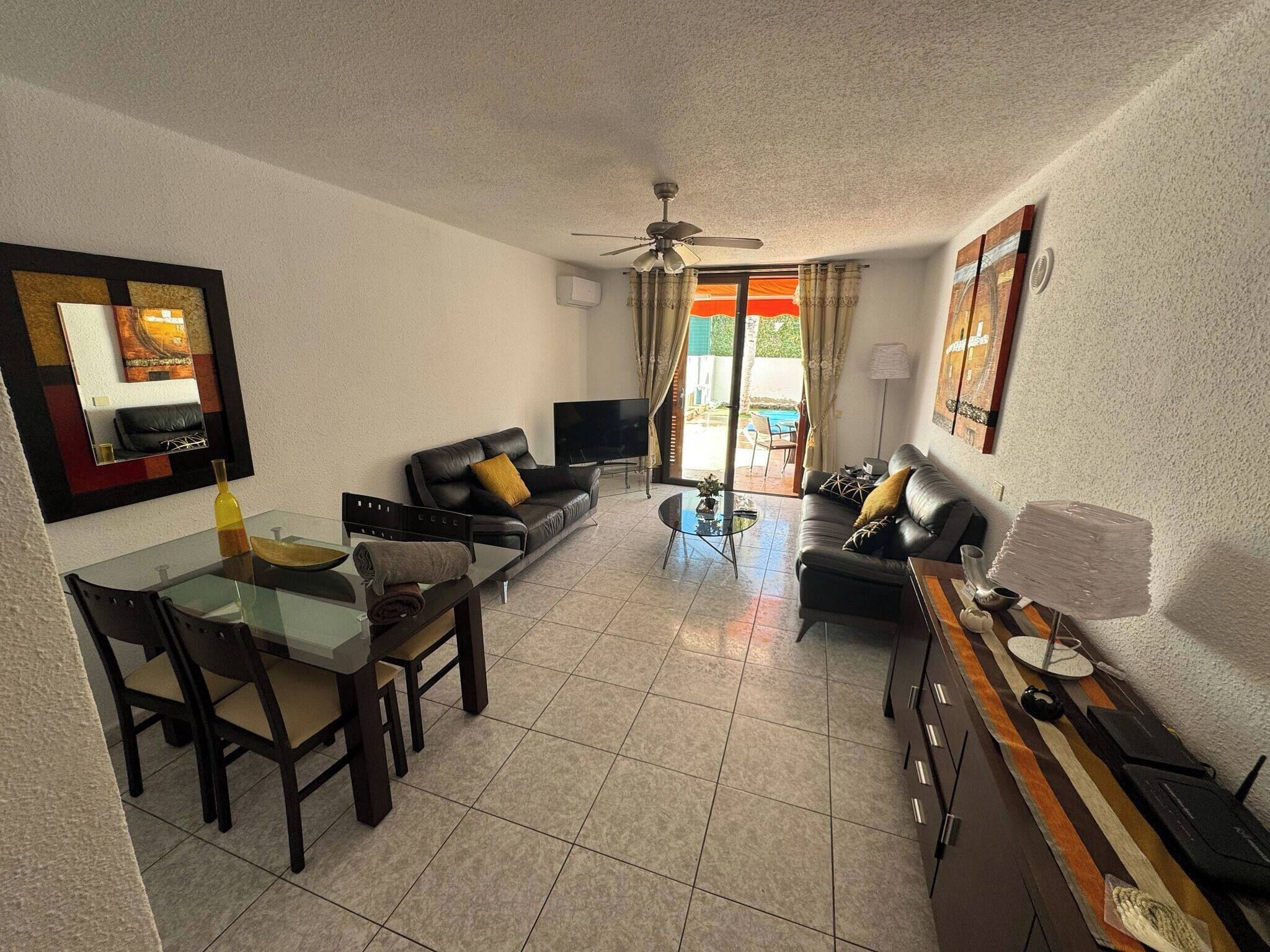 Apartment, 2 Bedrooms, Terrace, Pool View | Living room