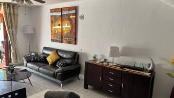 Apartment, 2 Bedrooms, Terrace, Pool View | Living room