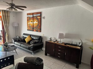 Apartment, 2 Bedrooms, Terrace, Pool View | Living room