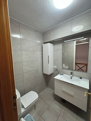 Bathroom - Spacious 2 Bedroom Duplex on Parquesantiago 2 (Arona)