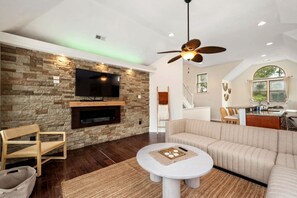 TV, fireplace