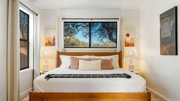 1 bedroom, desk, WiFi, bed sheets