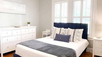 2 habitaciones, escritorio, tabla de planchar con plancha y wifi