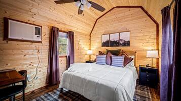 1 bedroom, desk, iron/ironing board, WiFi