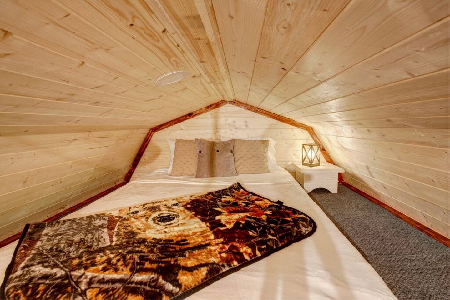 1 bedroom, desk, iron/ironing board, WiFi